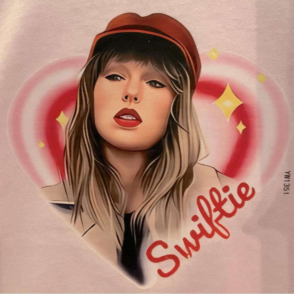 Everyone love a teeshirt Let’s get Swiftie